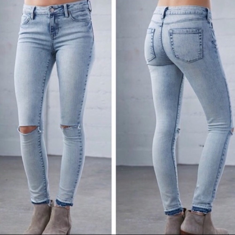 Light wash Bullhead Mid Rise skinny ankle jeans